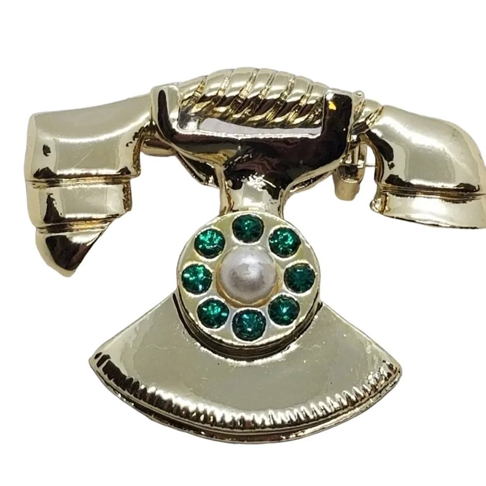 GERRYS VINTAGE GOLDTONED & GREEN RHINESTONE RETRO PHONE PIN